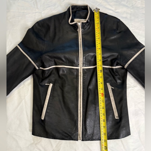 Y2K Black Leather Moto Jacket Cream Contrast Trim 2000s Fitted Biker M LaRue Ca - Picture 12 of 13